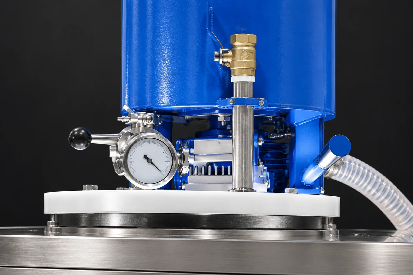 Close detail of the actual mixer chamber and connection region