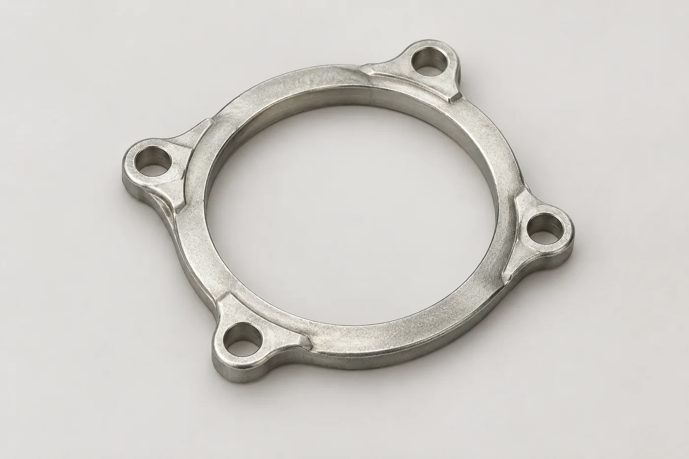 Four-eared circular flange-ring reference with a central opening