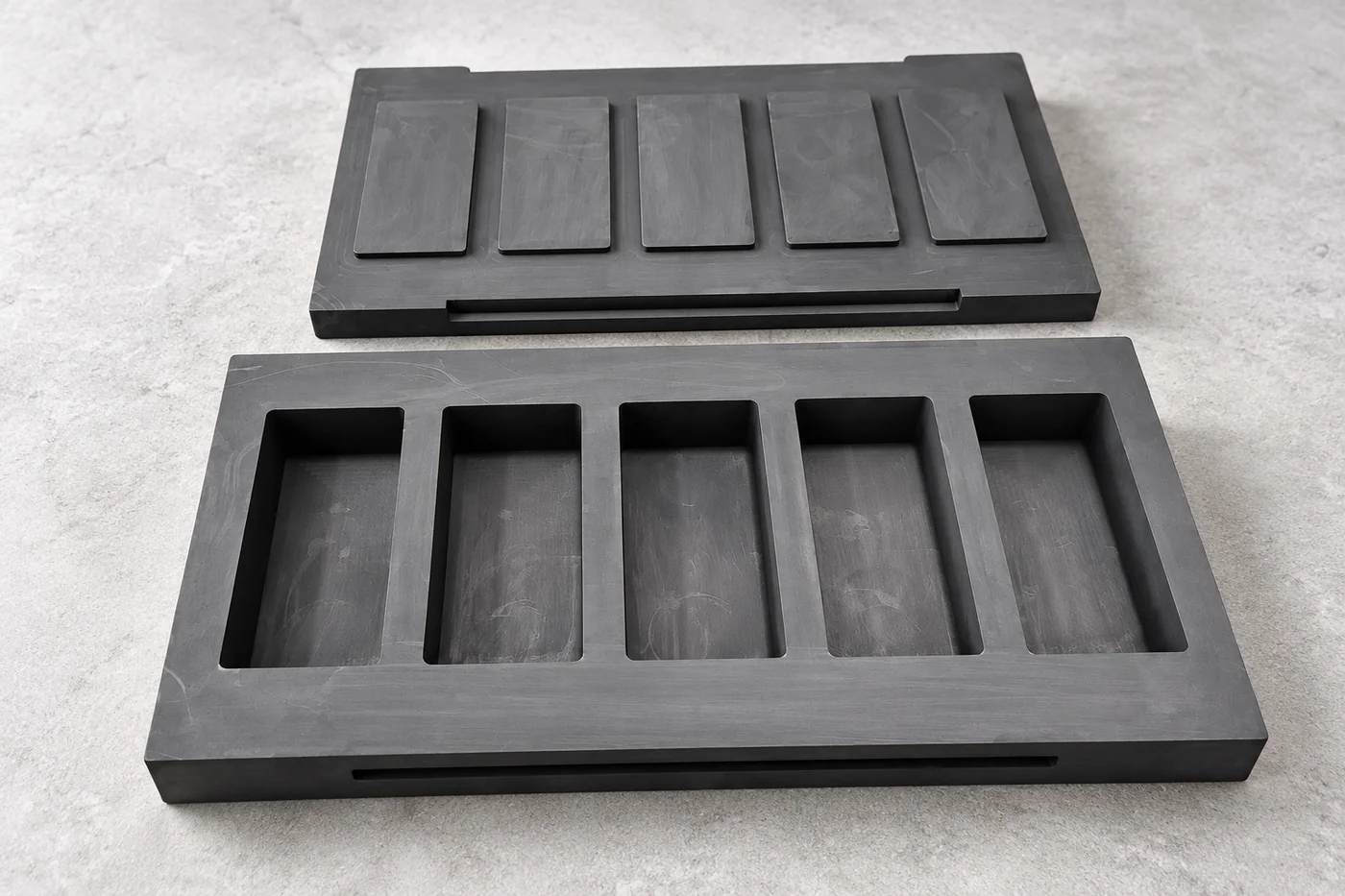 Rectangular graphite ingot mould and separate matching lid