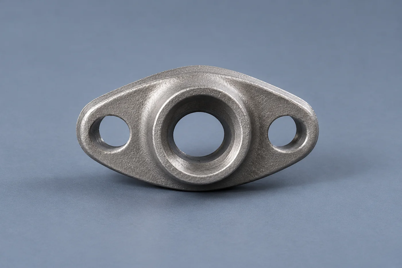 Small flanged pipe-component reference with a central opening